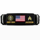 Pulsera de veterano negra grabada con emblema del ejército, bandera, años y nombre Jackson