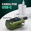 Radio EchoLink conectado a un cable USB-C, con rótulos en español de la conexión.