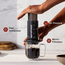 Diagrama de preparación AeroPress que muestra presión, inmersión y filtración