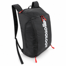 Mochila negra para motocicleta sobre un fondo blanco