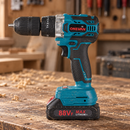 Taladro inalámbrico Teal ONEVAN de pie sobre un banco de taller de madera