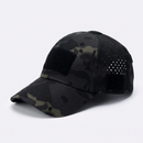 Ridgeline Gorra Camo negra sobre fondo claro con paneles de velcro y ventilaciones cortadas con láser