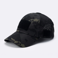 Ridgeline Gorra Camo negra sobre fondo claro con paneles de velcro y ventilaciones cortadas con láser