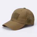 Ridgeline Gorra Coyote color canela sobre fondo claro con paneles de velcro y ventilaciones cortadas con láser