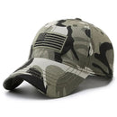 Gorra con parche de bandera Nightfall Camo sobre fondo blanco.