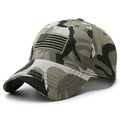 Gorra con parche de bandera Nightfall Camo sobre fondo blanco.