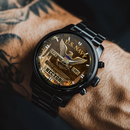 Reloj personalizado para veteranos en una muñeca tatuada