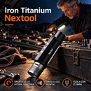 Linterna negra y plateada NexTool en un taller, con rótulos en español sobre la luz lateral giratoria, la luz frontal y el imán.