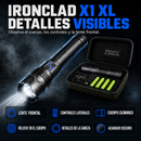 Infografía de la linterna IRONCLAD X1 XL y un estuche abierto, con rótulos en español sobre la lente, los controles y el cuerpo.
