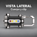 Vista lateral de la linterna de llavero de cuerpo negro con clip metálico.